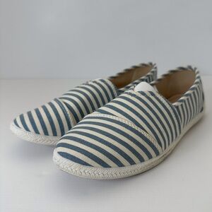 Women’s blue white striped canvas casual slip on shoe size medium‎ 7-8